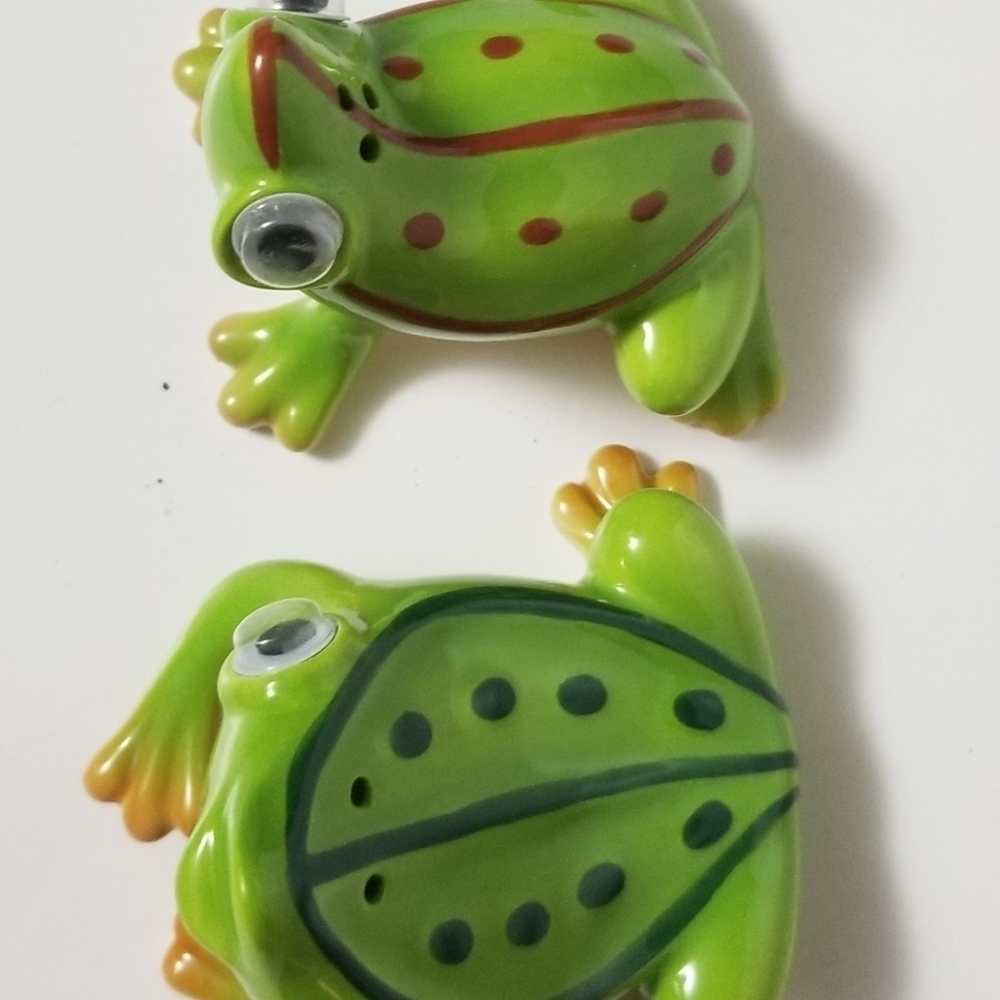 Unique, decorative Frog salt and pepper shakers - Picture 6 of 7
